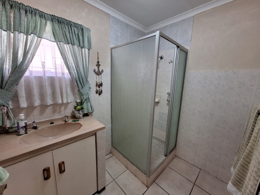 4 Bedroom Property for Sale in Aston Bay Eastern Cape